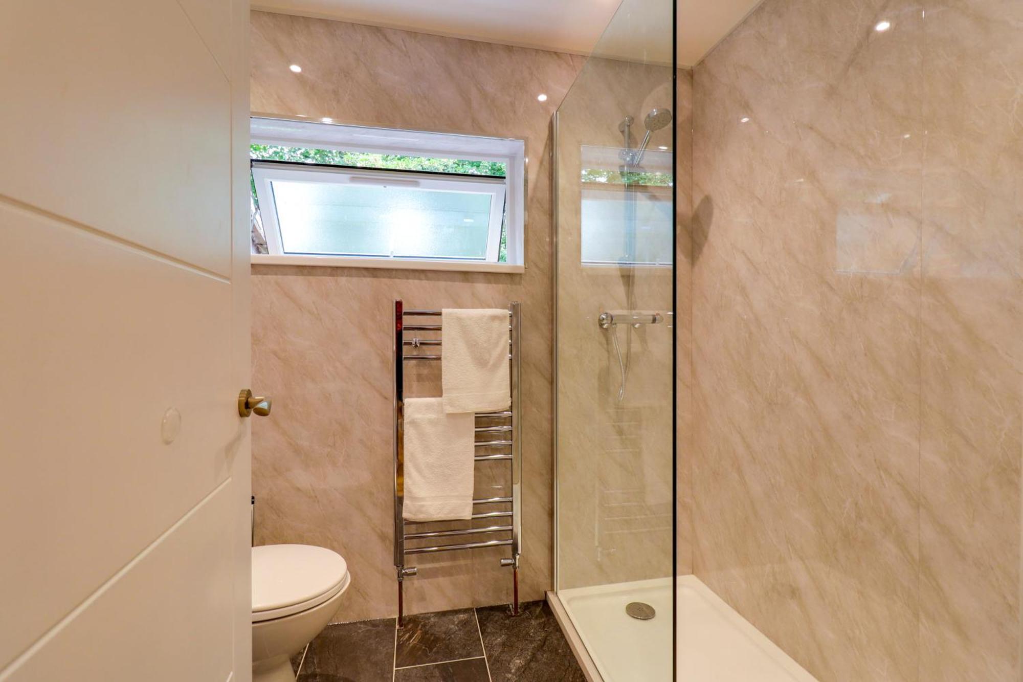 Cozy 4-bedroom For Work Crews - Hosted By La Casa * Englefield Green